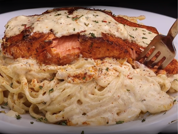 Alfredo Salmon Pasta photo