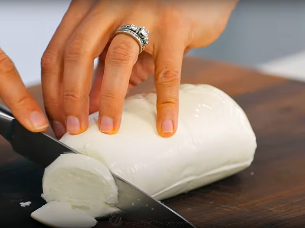 Caprese Salad With Hawaiian Tropic Tomato- Cutting The Mozzarella 1