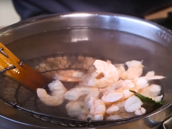 Easy Recipe Gamberi Cocktail - Once the water is boiling, carefully add the shrimp to the pot.