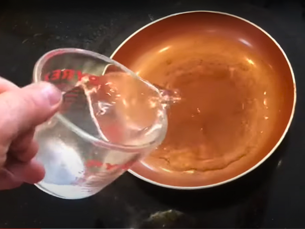 How to Clean Burnt Food from a Nonstick Pan Vinegar And Water 1