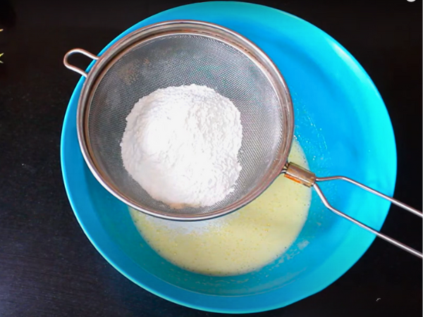 In a medium bowl, whisk together the flour, baking powder, baking soda, and salt. 