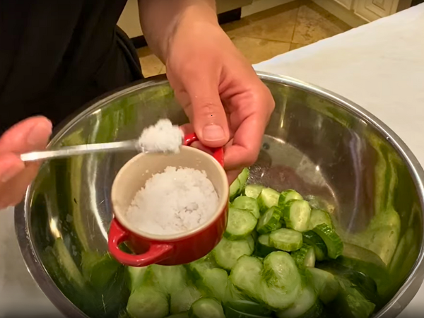 Recipe Korean Cucumber Salad (Oi Muchim) - Sprinkle about 1 tablespoon of salt over the cucumbers. Make sure the salt is evenly distributed.