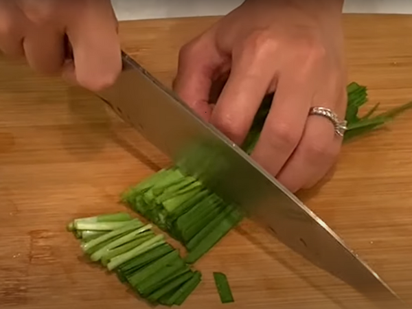 Recipe Korean Cucumber Salad (Oi Muchim) - Chop the chives finely. Aim for pieces about 1/4 inch long.